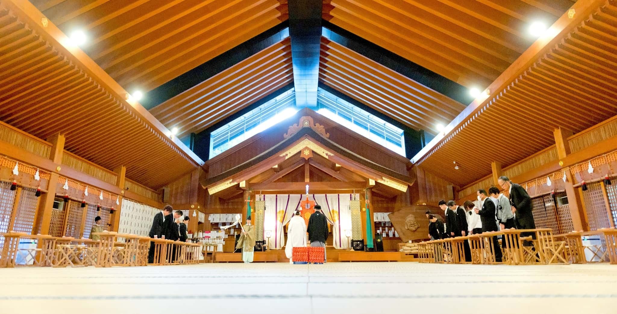出雲大社結婚式場（神楽殿）での神前式の様子