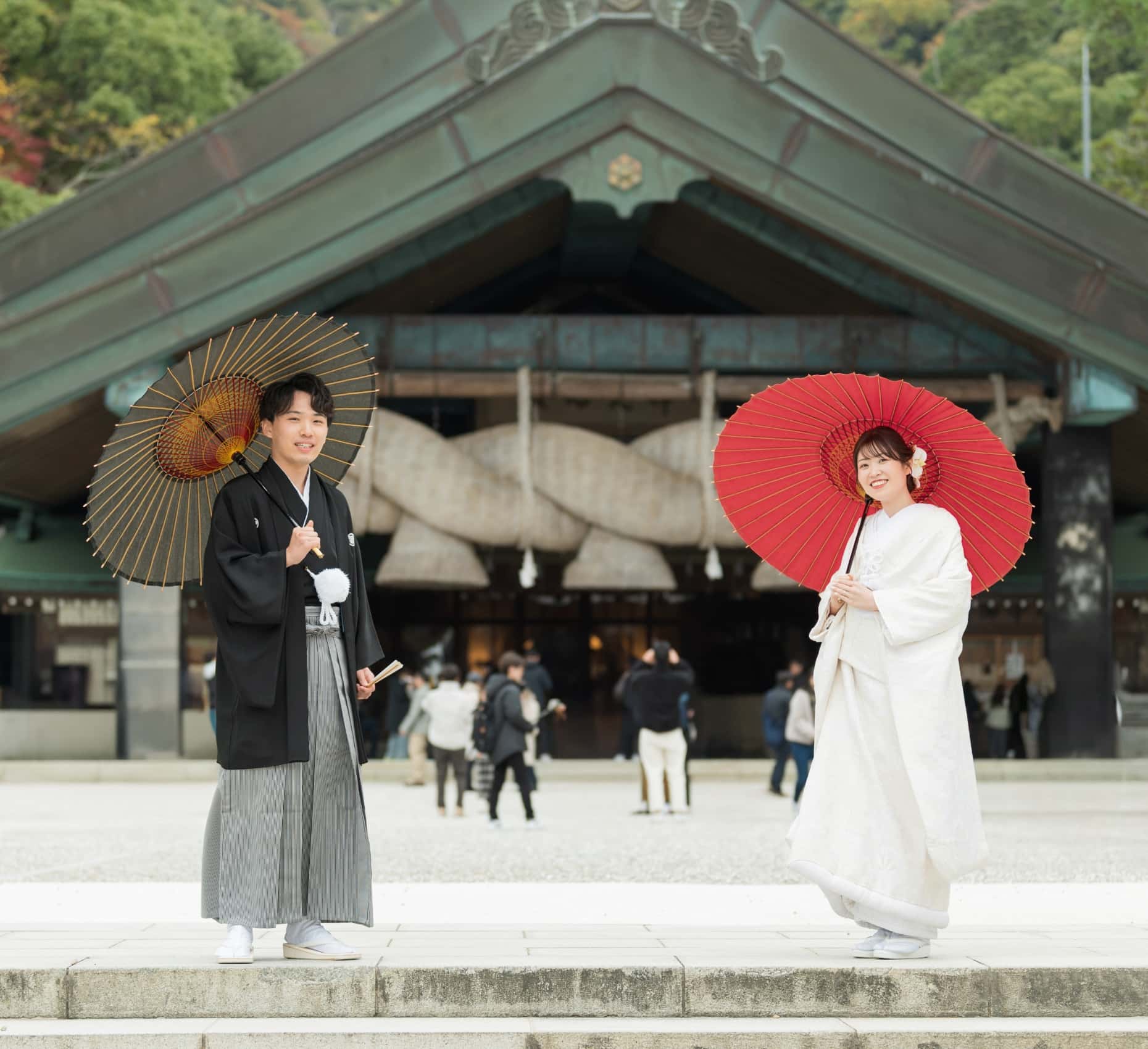 出雲大社本殿と新郎新婦